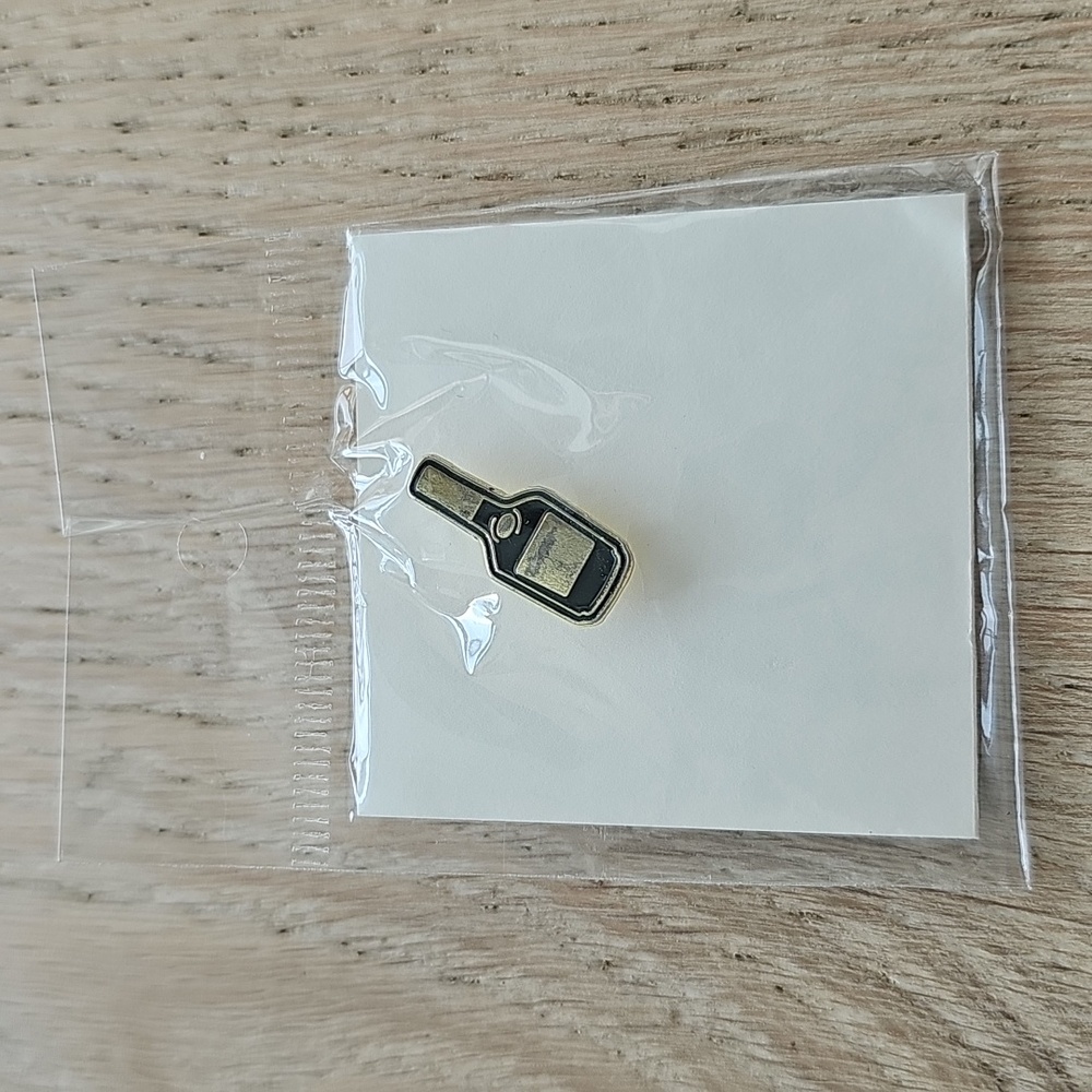 Hennessy bottle Pin NO Back